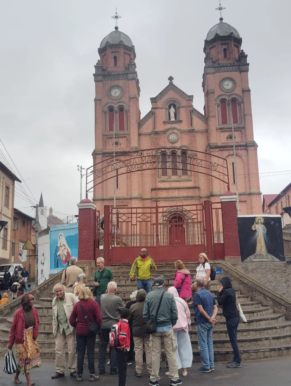 Führung an der Kathedrale Ambozontany in Fianarantsoa