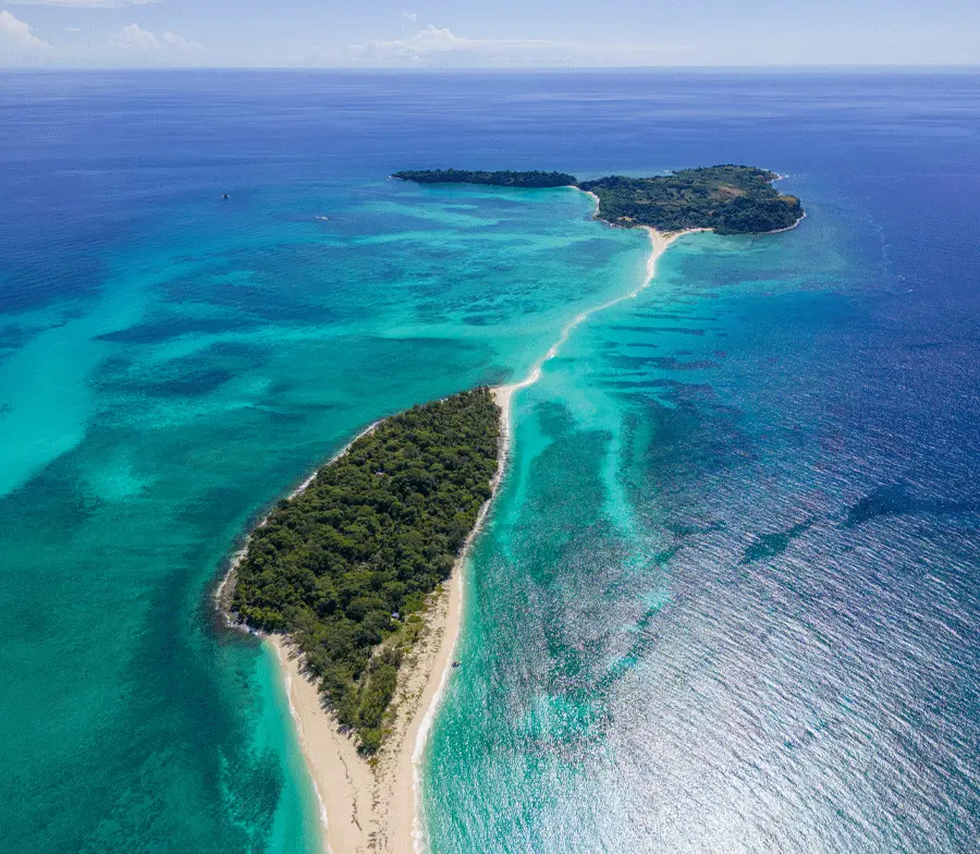 Nosy Iranja — le due isole gemelle e la lingua di sabbia in Madagascar, 4ª miglior spiaggia del mondo 2026